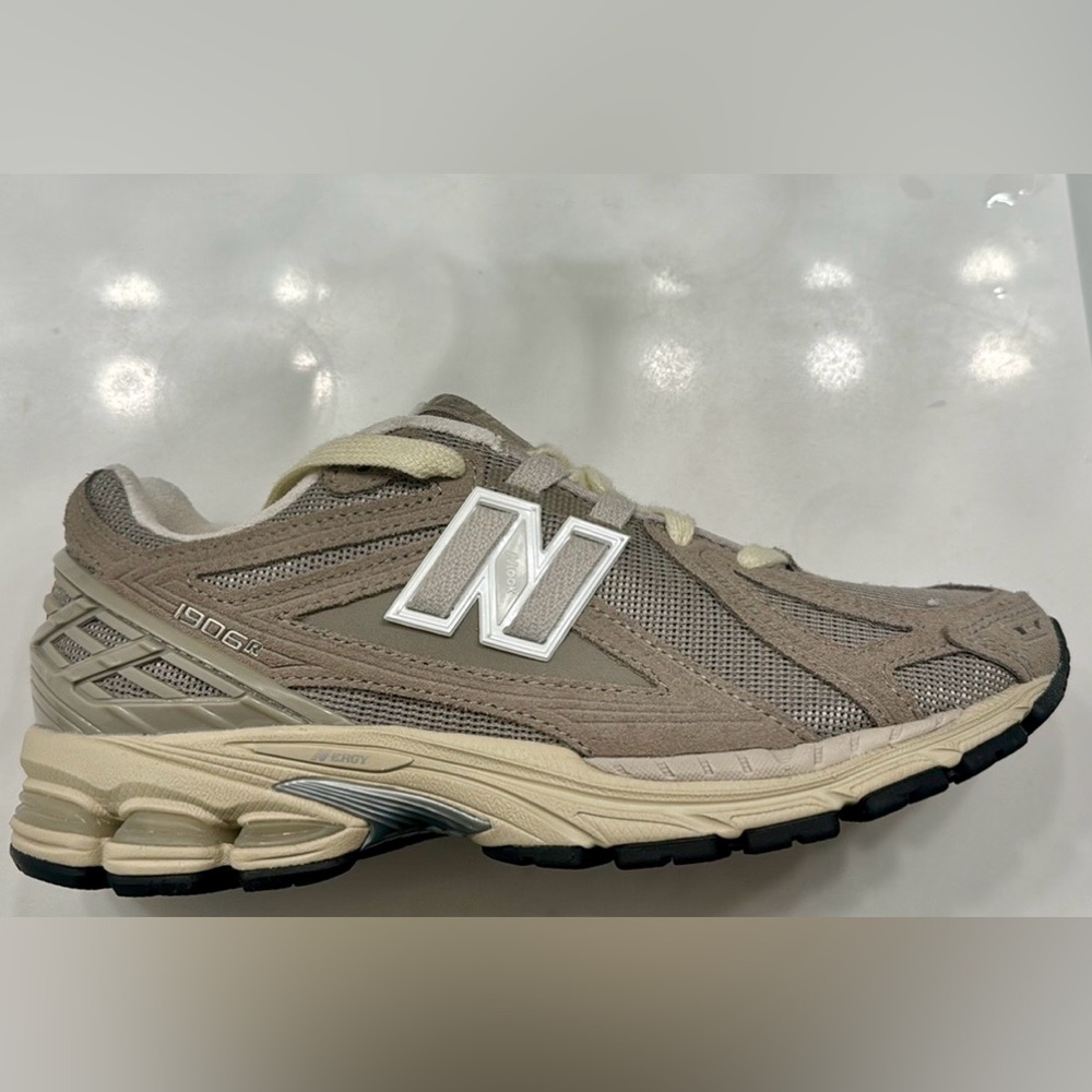 New balance 1906 size 6